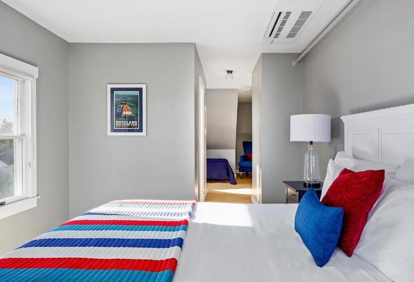 Triple Room Sea View, East Wind Inn & Suites