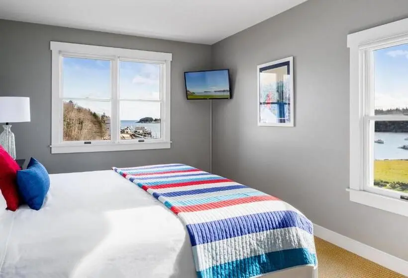 Triple Room Sea View, East Wind Inn & Suites