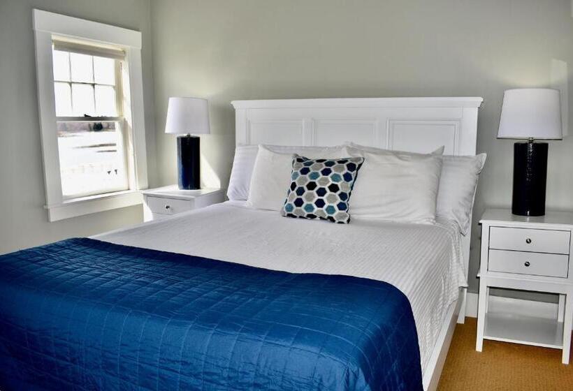 جناح مطلّ علي البحر, East Wind Inn & Suites