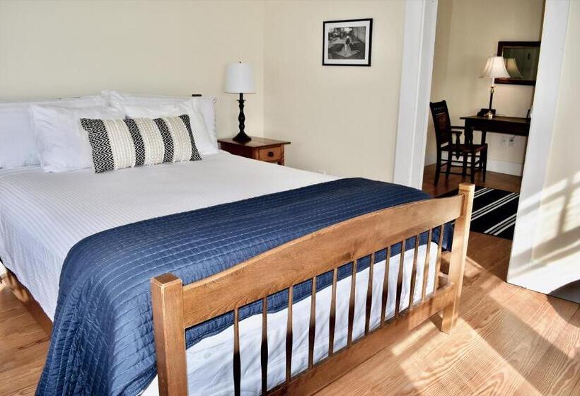 جناح ديلوكس مطل على البحر, East Wind Inn & Suites