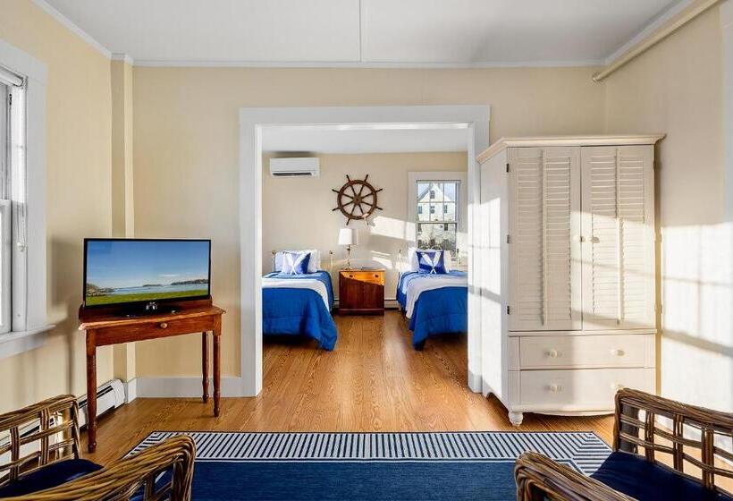 جناح, East Wind Inn & Suites