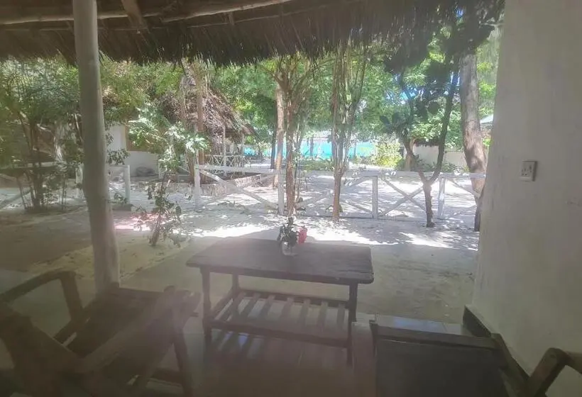 エコノミートリプルルーム, Garden Beach Bungalows Jambiani