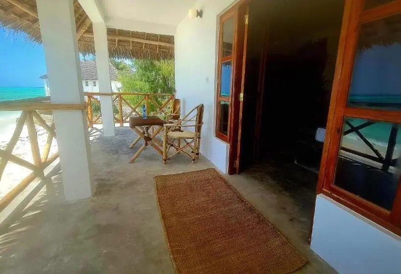 オーシャンビューデラックスルームバルコニー付き, Garden Beach Bungalows Jambiani