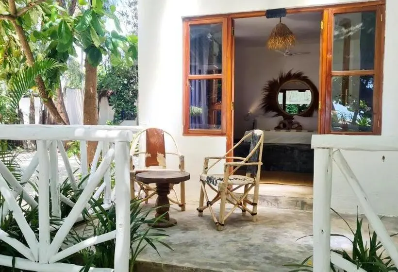 片側に海が見えるデラックスルーム, Garden Beach Bungalows Jambiani