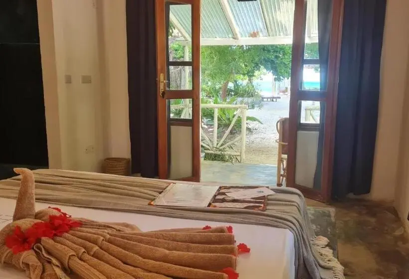 片側に海が見えるデラックスルーム, Garden Beach Bungalows Jambiani