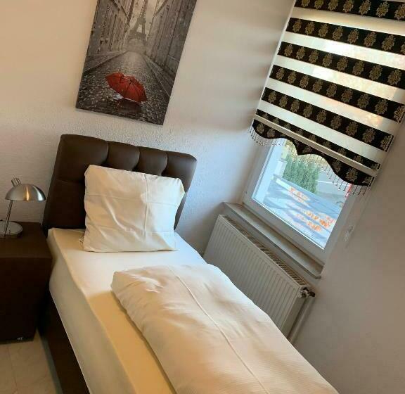 标准单人间, Royal