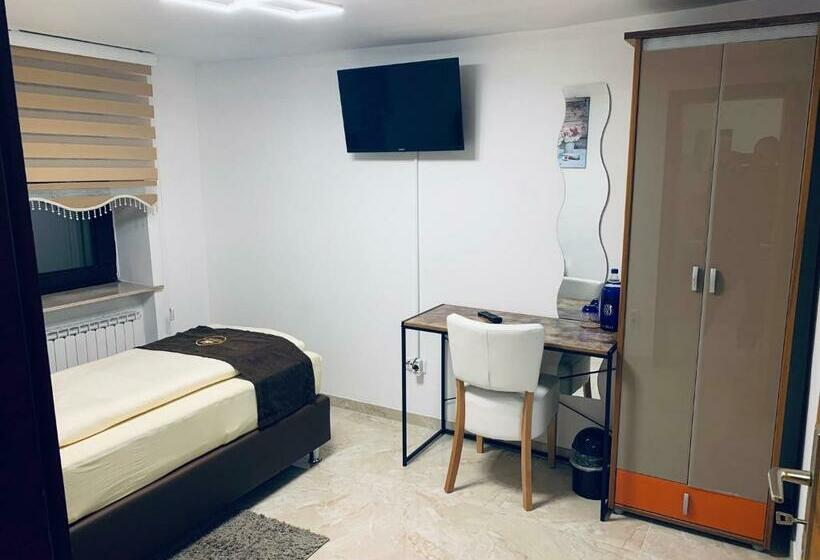 标准单人间, Royal