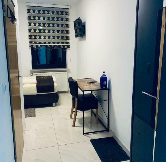 标准单人间, Royal