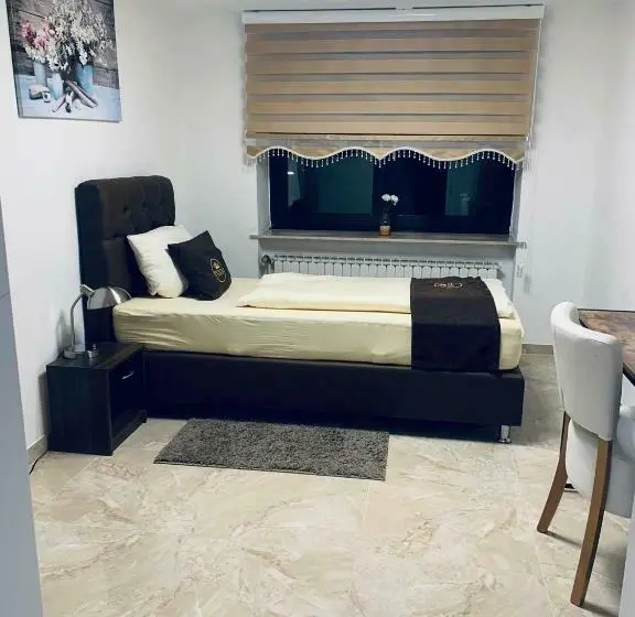 スタンダードシングルルーム, Royal