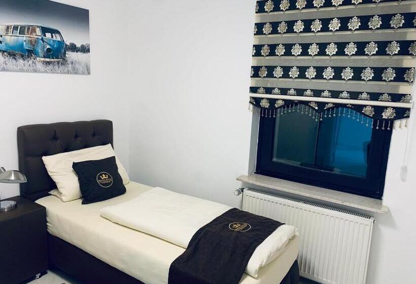 标准单人间, Royal