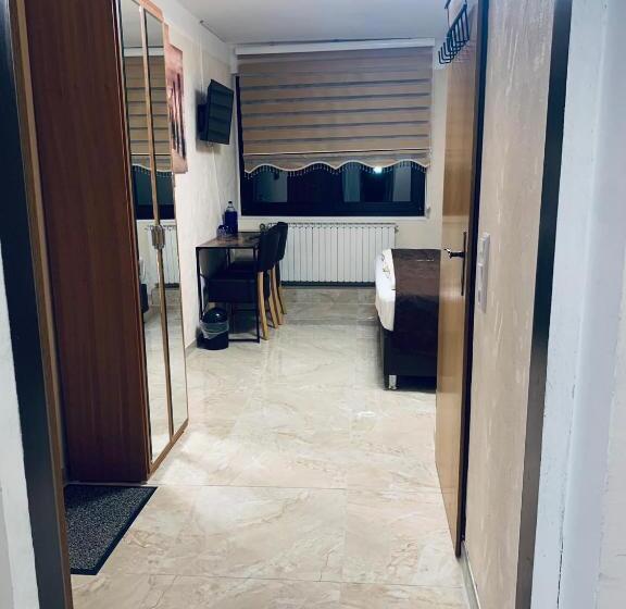 Номер Стандарт, Royal