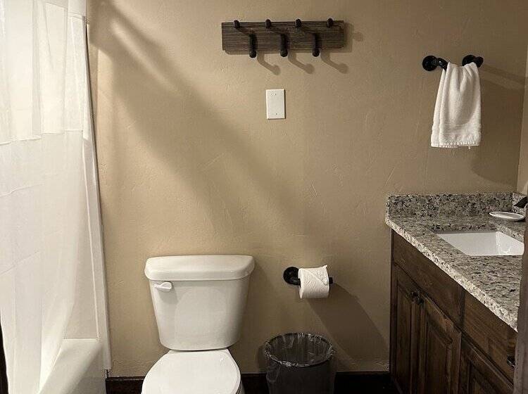 جناح ديلوكس, Zion Cliff Lodge