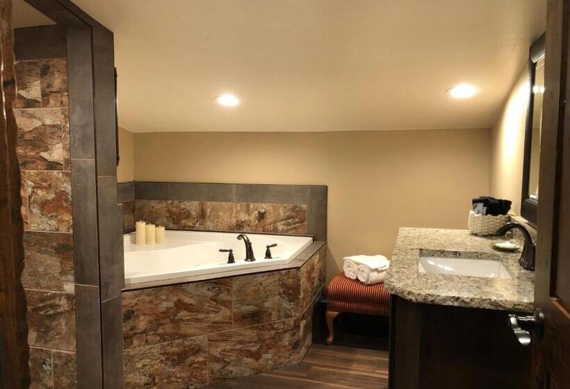 جناح سرير كينج, Zion Cliff Lodge