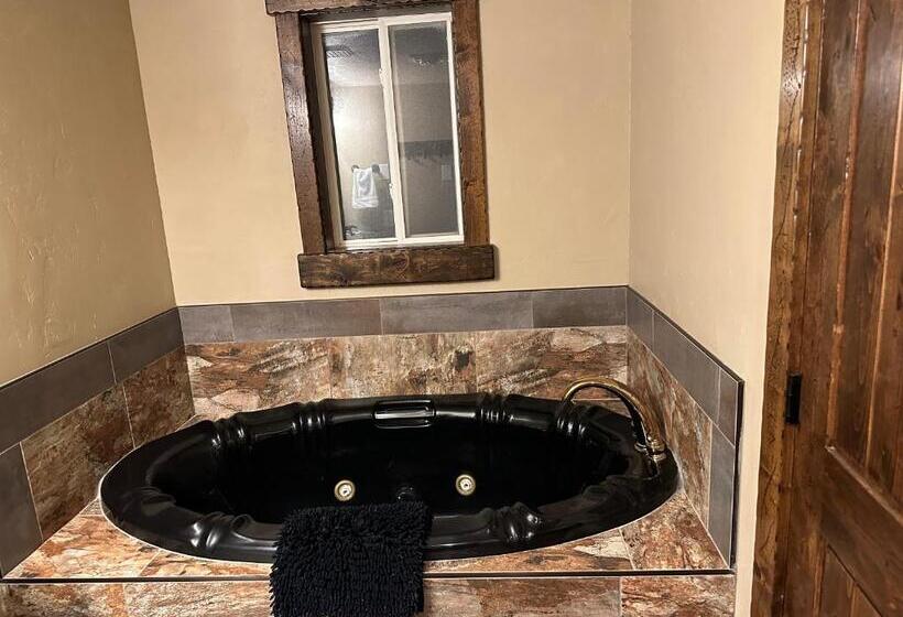 جناح مزود بجاكوزى, Zion Cliff Lodge