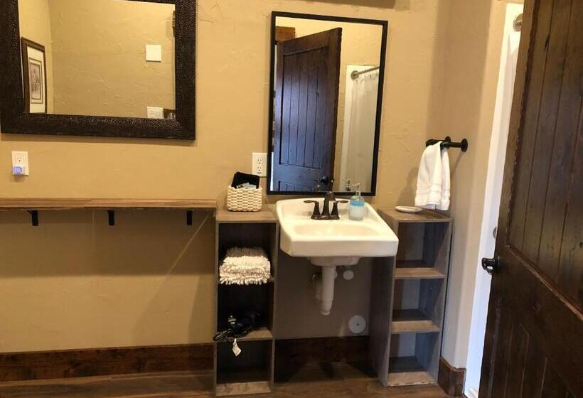 إستوديو قياسى, Zion Cliff Lodge