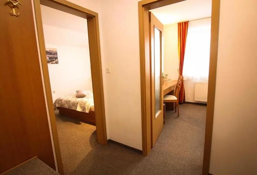 اتاق خانوادگی, B&b Brezov Gaj
