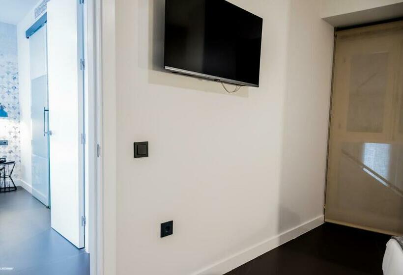 سوئیت 2 خوابه, Welldone Quality  Crystal Pool