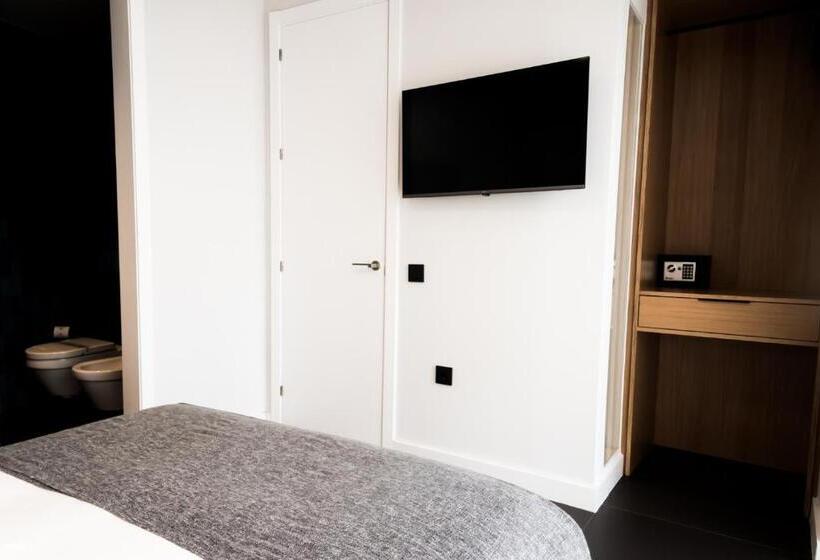 سوئیت 2 خوابه, Welldone Quality  Crystal Pool