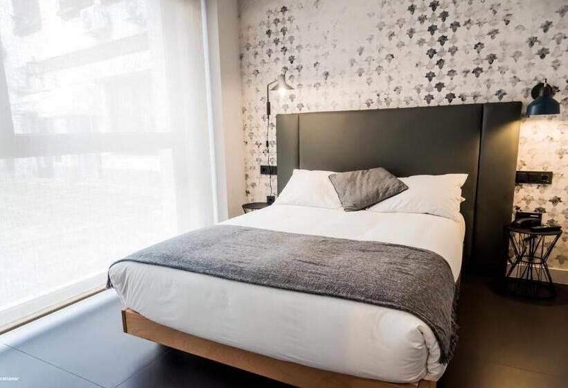 سوئیت 2 خوابه, Welldone Quality  Crystal Pool