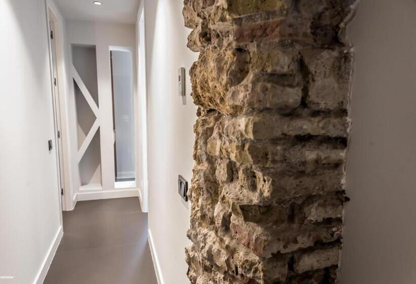 سوئیت 2 خوابه, Welldone Quality  Crystal Pool