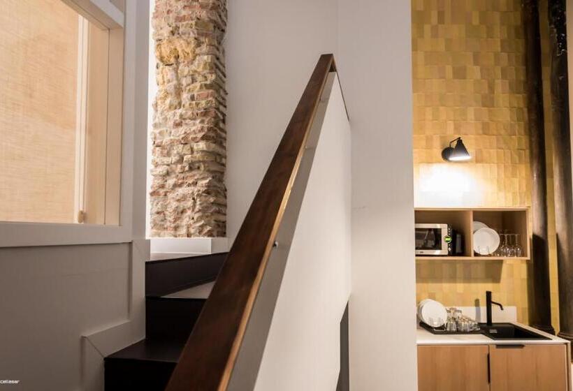 سوئیت 2 خوابه, Welldone Quality  Crystal Pool