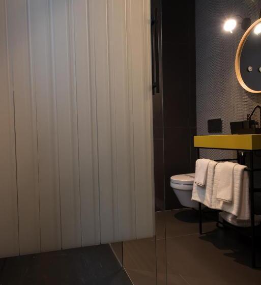 اتاق سوپریور, Welldone Quality  Crystal Pool