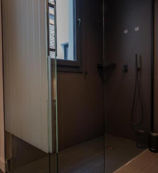 اتاق سوپریور, Welldone Quality  Crystal Pool