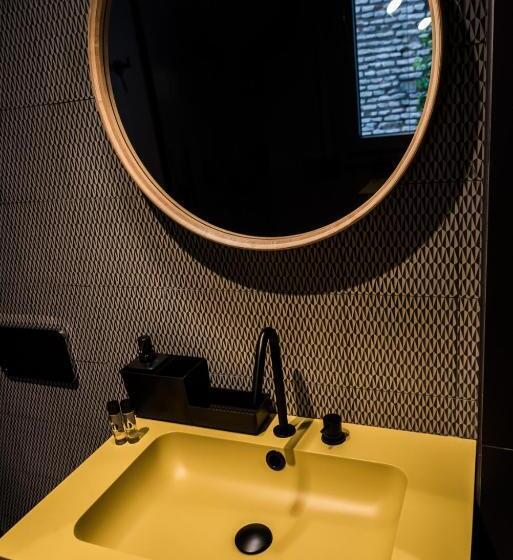 اتاق سوپریور, Welldone Quality  Crystal Pool