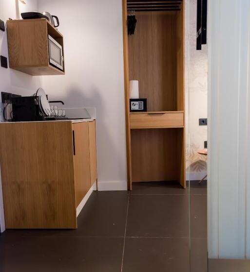 اتاق سوپریور, Welldone Quality  Crystal Pool