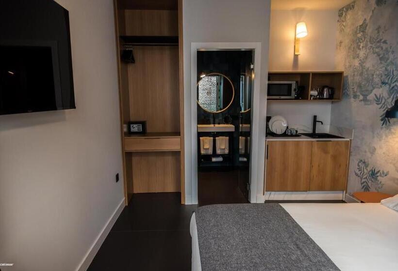 اتاق استاندارد, Welldone Quality  Crystal Pool