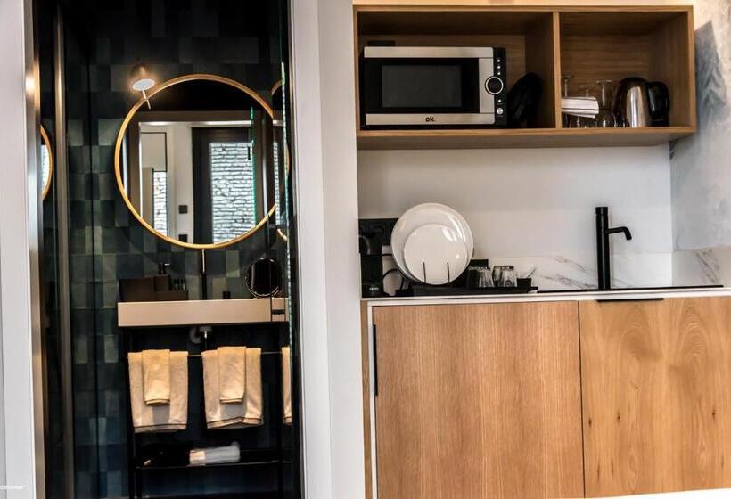 اتاق استاندارد, Welldone Quality  Crystal Pool