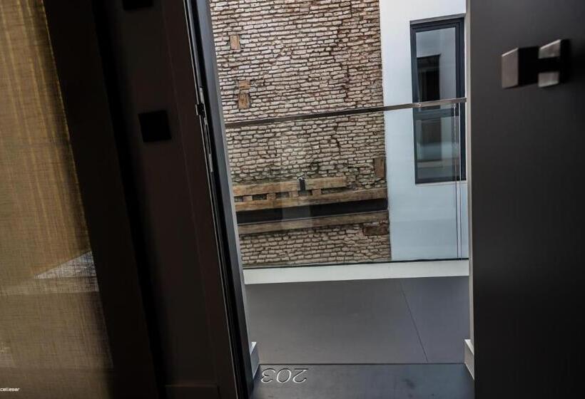 اتاق استاندارد, Welldone Quality  Crystal Pool