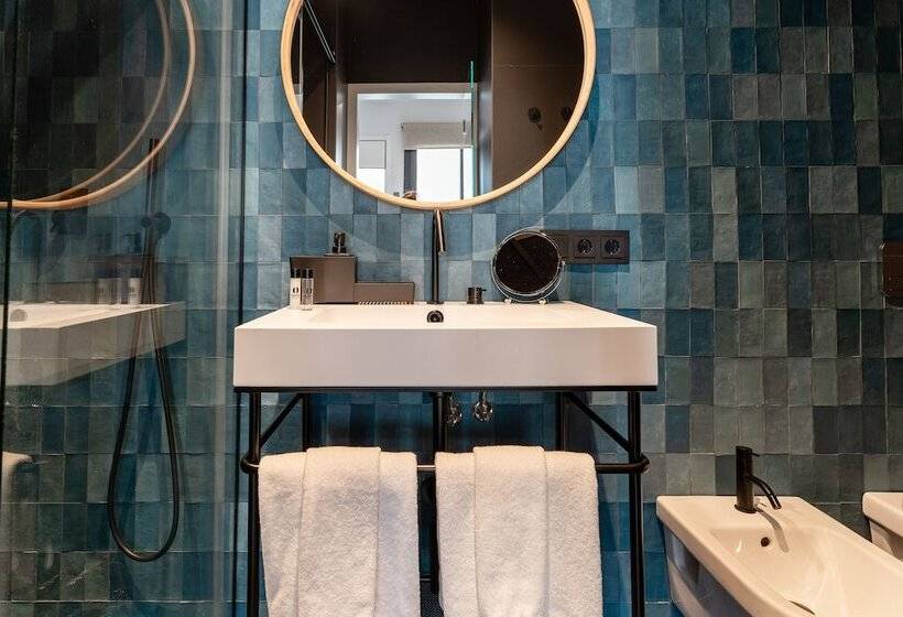 اتاق استاندارد, Welldone Quality  Crystal Pool