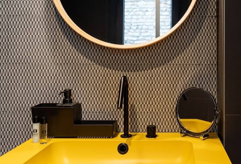 اتاق سوپریور, Welldone Quality  Crystal Pool