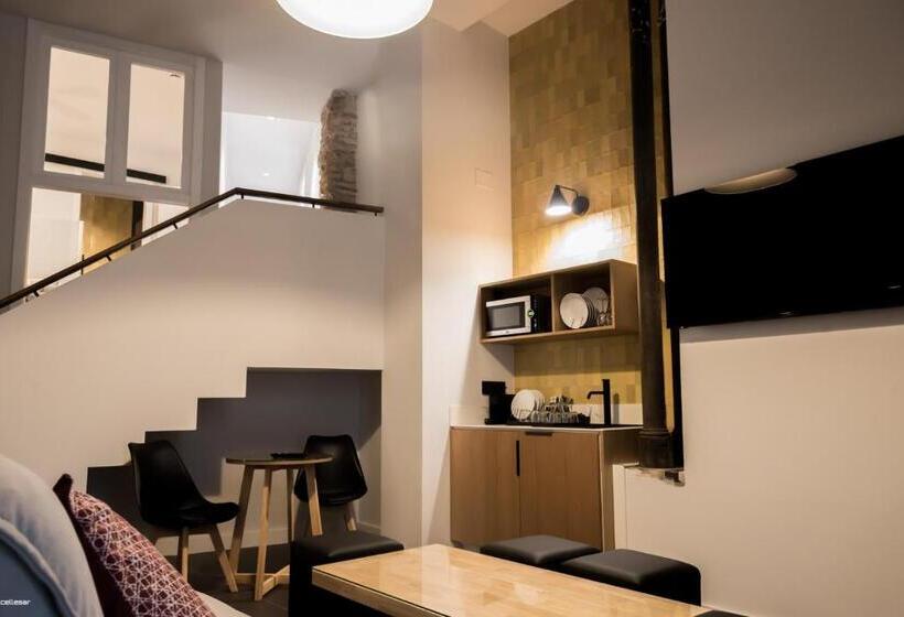 سوئیت 2 خوابه, Welldone Quality  Crystal Pool