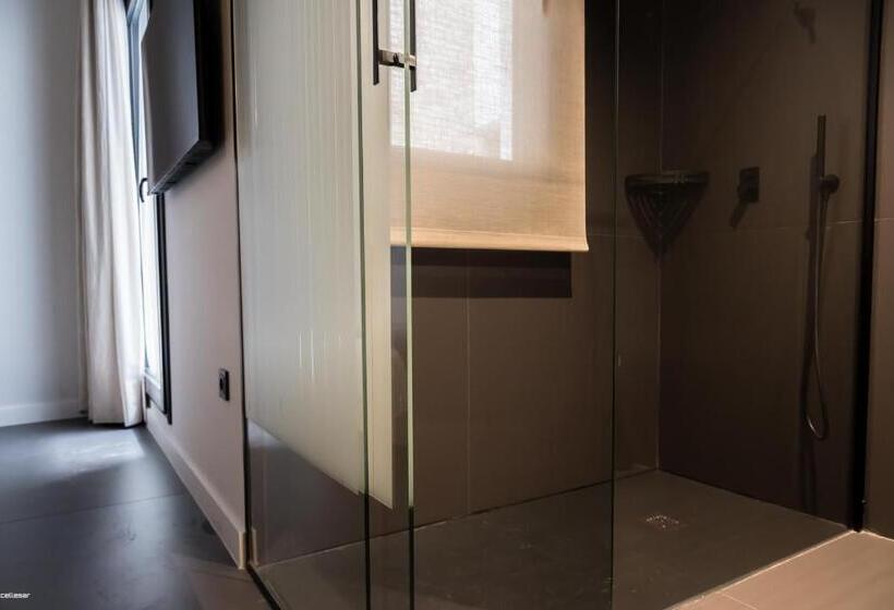 اتاق سوپریور, Welldone Quality  Crystal Pool