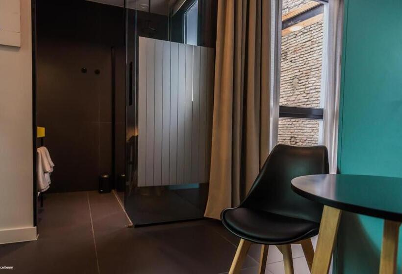 اتاق سوپریور, Welldone Quality  Crystal Pool