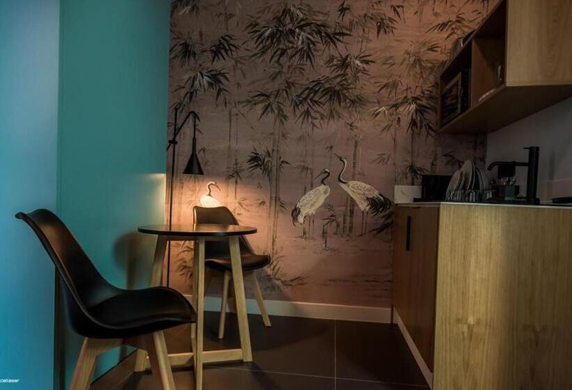 اتاق سوپریور, Welldone Quality  Crystal Pool