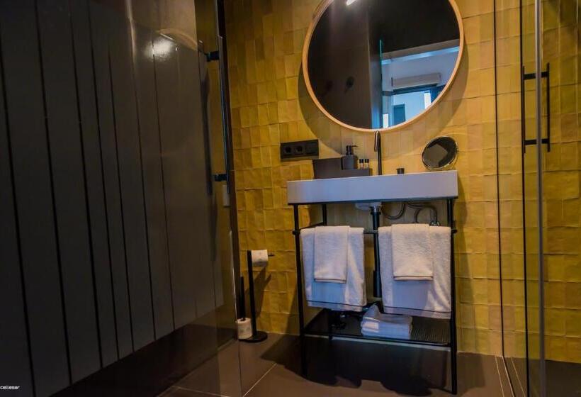 اتاق استاندارد, Welldone Quality  Crystal Pool