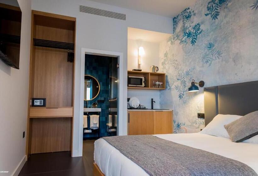 اتاق استاندارد, Welldone Quality  Crystal Pool