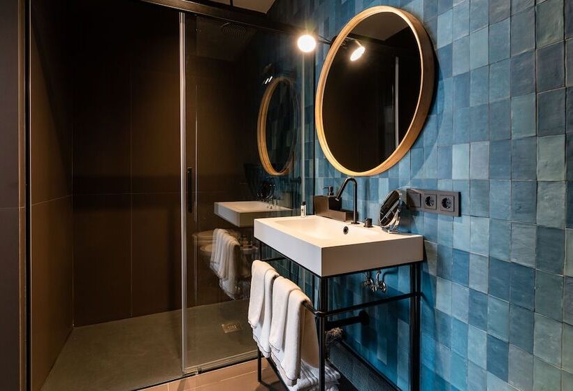 اتاق استاندارد, Welldone Quality  Crystal Pool