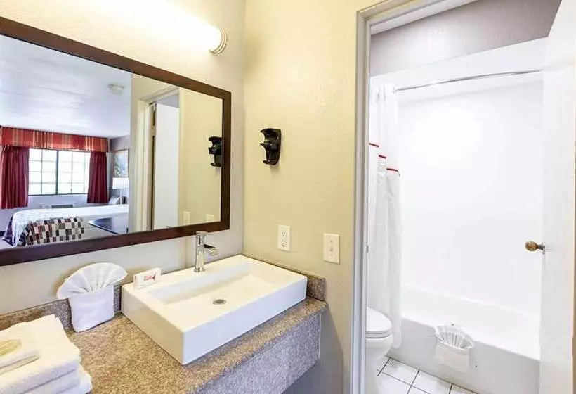 اتاق دلوکس مخصوص معلولین, Red Roof Inn Lompoc