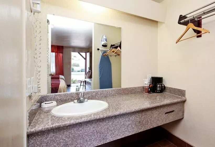 اتاق لوکس, Red Roof Inn Lompoc