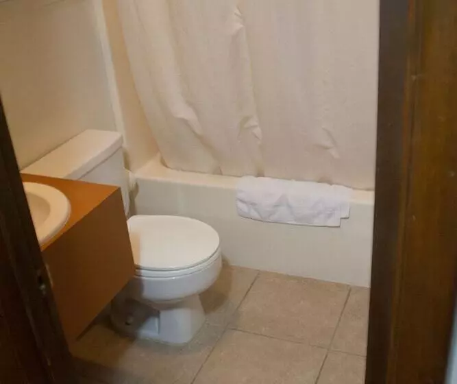 ２ダブルベッドのスタンダードルーム, Tazewell Motor Lodge