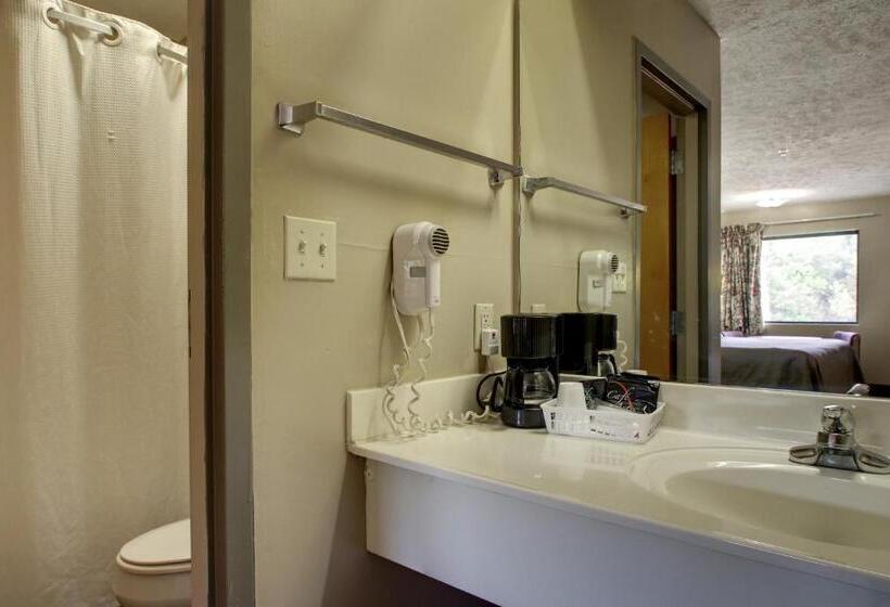 جناح, Oak Tree Inn Durant