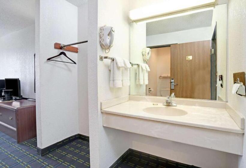 חדר סטנדרט עם מיטת קינג, Super 8 By Wyndham Monee I 57