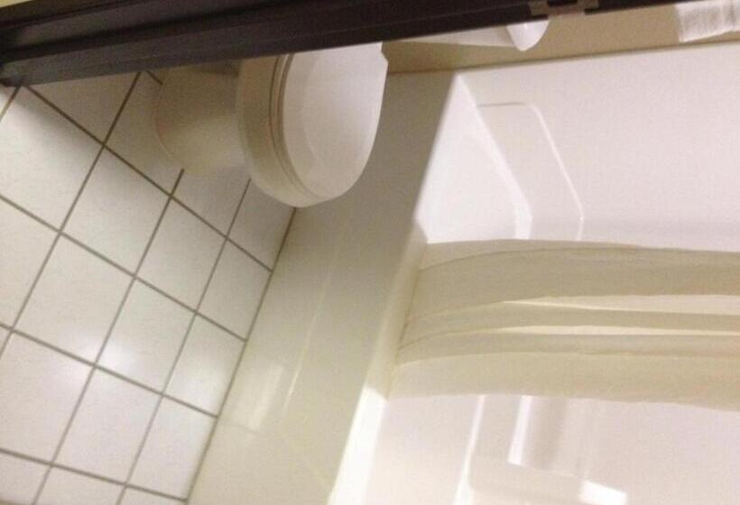 Büyük Çift Kişilik Yataklı Standart Oda, Super 8 By Wyndham Olney