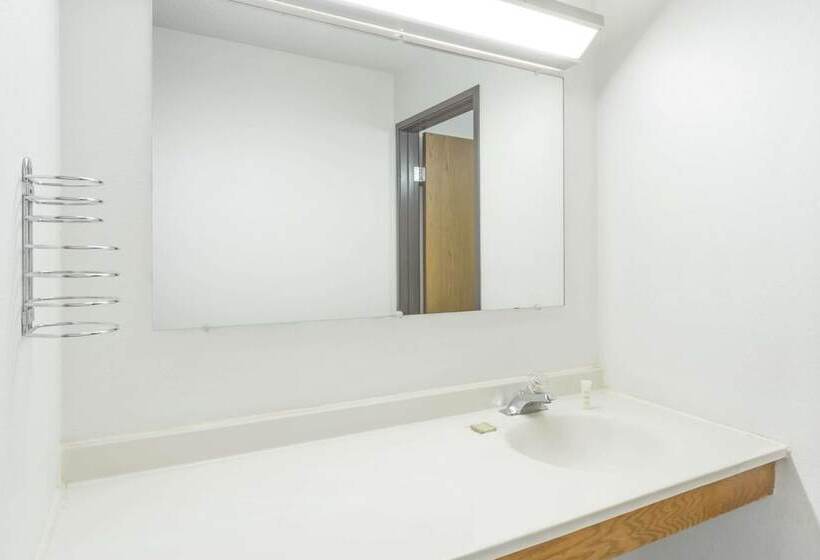 ２ダブルベッドのスタンダードルーム, Super 8 By Wyndham Pontiac