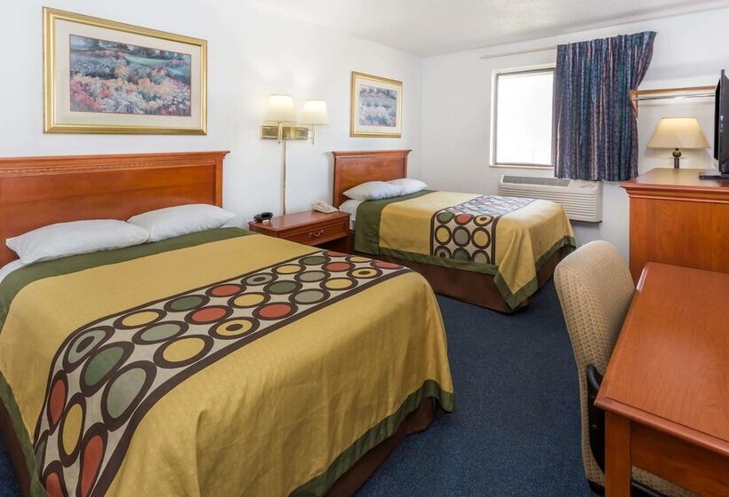 ２ダブルベッドのスタンダードルーム, Super 8 By Wyndham Pontiac