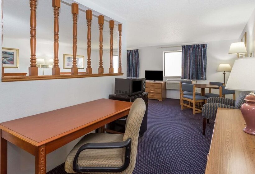 ２ダブルベッドのスタンダードルーム, Super 8 By Wyndham Pontiac